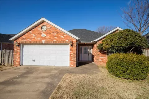 1253 Apache Trl, Springdale, AR 72764