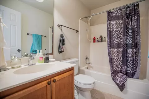 Bath - 1253 Apache Trl, Springdale, AR 72764 photo 2 of 2