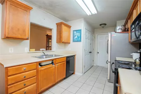 Kitchen - 1253 Apache Trl, Springdale, AR 72764 photo 1 of 2