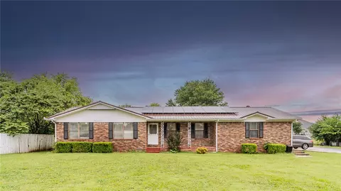 113 Cedar Hts, Huntsville, AR 72740
