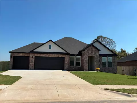 203 N Arbuckle Loop, Siloam Springs, AR 72761