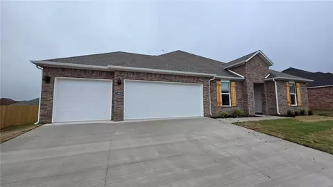 5005 E Sugarloaf St, Siloam Springs, AR 72761