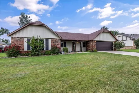 1312 S Countrywood Pl, Rogers, AR 72758