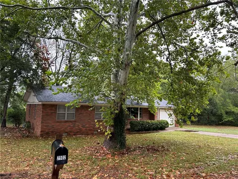2502 W 2nd St, Russellville, AR 72801