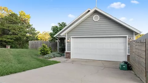 2890 W Old Farmington Rd, Fayetteville, AR 72704