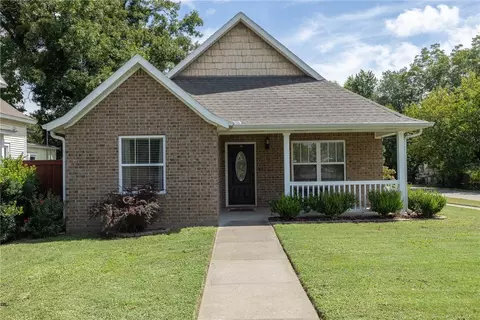 122 S Collins Ave, Gentry, AR 72734