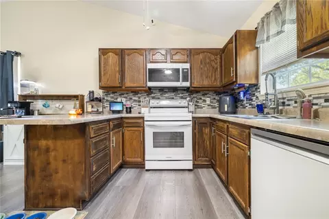 Kitchen - 308 Murphy Dr, Harrison, AR 72601 photo 2 of 2