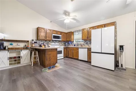 Kitchen - 308 Murphy Dr, Harrison, AR 72601 photo 1 of 2
