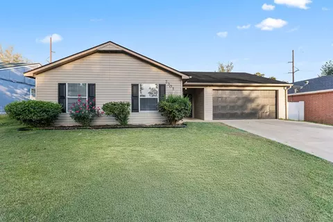 2301 S 17th St, Rogers, AR 72758