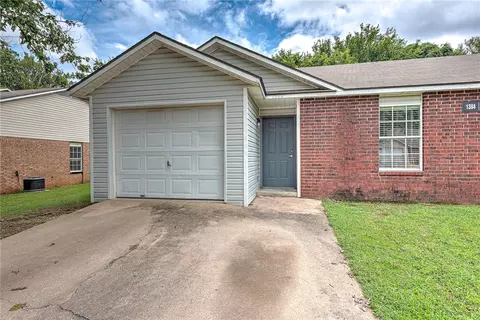 1384 N Boxley Ave, Fayetteville, AR 72704