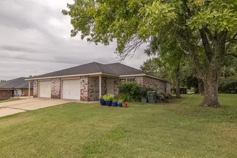857 S Curtis Ave, Fayetteville, AR 72701