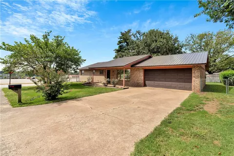Exterior - 2706 Eidson St, Springdale, AR 72762 photo 2 of 5