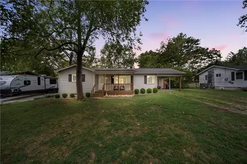 410 Mccormick St, Prairie Grove, AR 72753