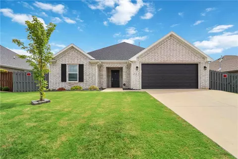 717 Diamond Ave, Lowell, AR 72745