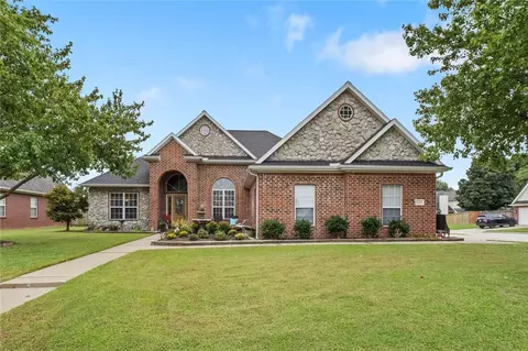4414 Hillside Dr, Rogers, AR 72758