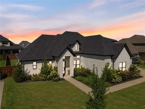 4302 S 86th Pl, Bentonville, AR 72713