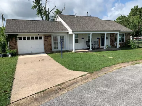 218 13th Pl, Rogers, AR 72758