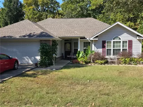 6 Shefford Ln, Bella Vista, AR 72714