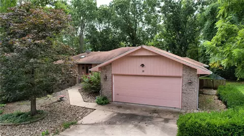 18 Walney Dr, Bella Vista, AR 72715