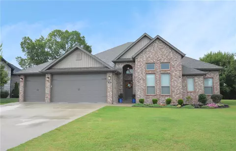 530 N Phoenix Rd, Fayetteville, AR 72704