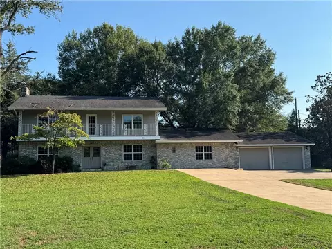 213 N Shore Dr, Russellville, AR 72802