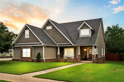 1107 Chancery Ln, Cave Springs, AR 72718