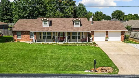 418 Robinson Ave, Lowell, AR 72745