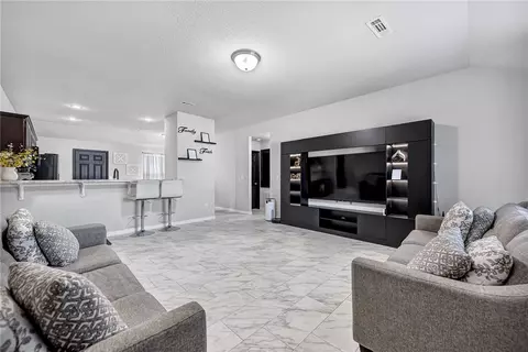 825 NW 67th Ave, Bentonville, AR 72713