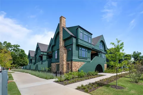 429 SE B St, Bentonville, AR 72712