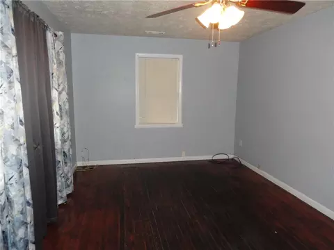 Living - 104 Boyd Cir, Marshall, AR 72650 photo 3 of 4