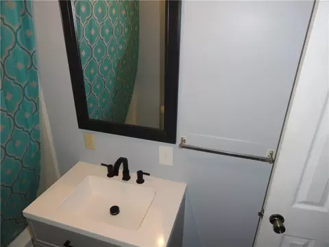 Bath - 104 Boyd Cir, Marshall, AR 72650 photo 3 of 4