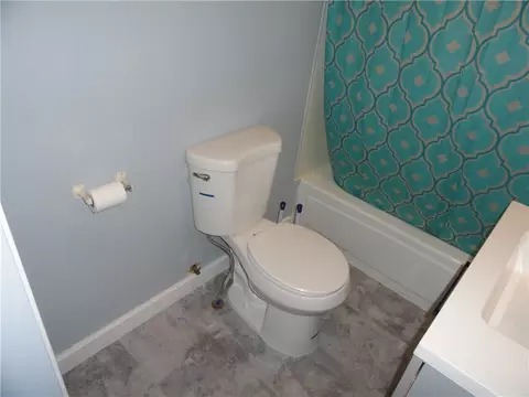 Bath - 104 Boyd Cir, Marshall, AR 72650 photo 2 of 4