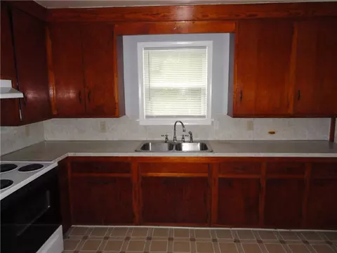 Kitchen - 104 Boyd Cir, Marshall, AR 72650 photo 3 of 4