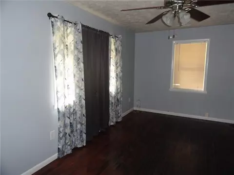 Living - 104 Boyd Cir, Marshall, AR 72650 photo 2 of 4