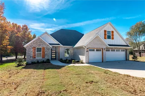 4495 W Mount Comfort Rd, Fayetteville, AR 72704