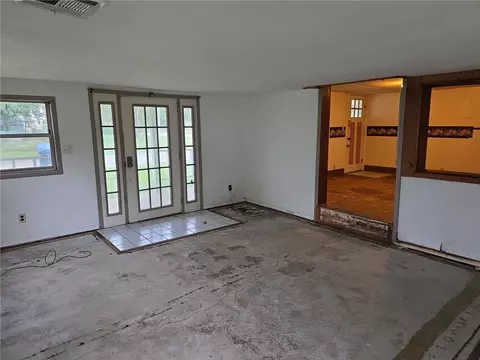 406 SW 1st St, Gentry, AR 72734 photo 3