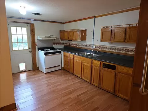 406 SW 1st St, Gentry, AR 72734 photo 4