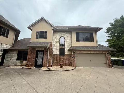 2600 S Everest Ave, Rogers, AR 72758