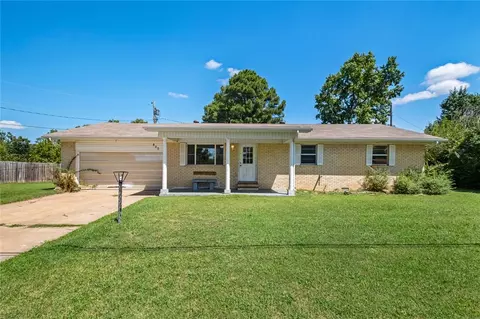 805 E Lakeview Dr, Rogers, AR 72756