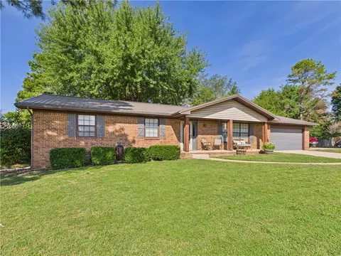 300 Lark Ln, Harrison, AR 72601