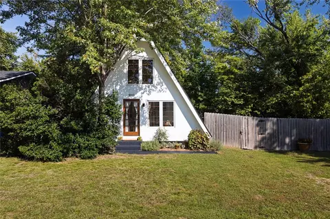 1010 NW 2nd St, Bentonville, AR 72712