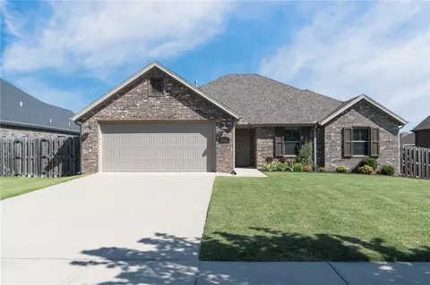 2011 W Chandler Ave, Rogers, AR 72758