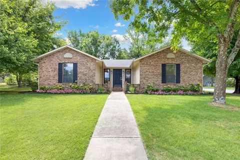 2411 Robin Rd, Fayetteville, AR 72703