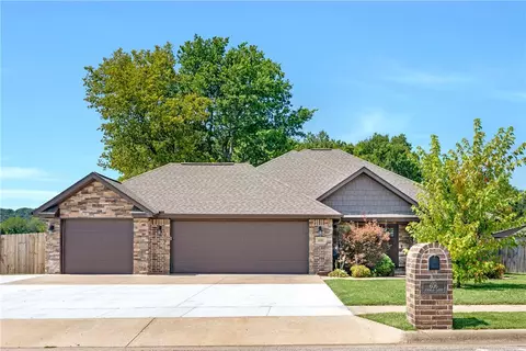 606 Hindman Dr, Prairie Grove, AR 72753