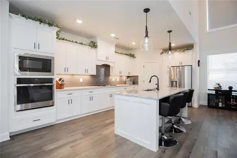 Kitchen - 1431 Ocean Dr, Centerton, AR 72719 photo 3 of 4