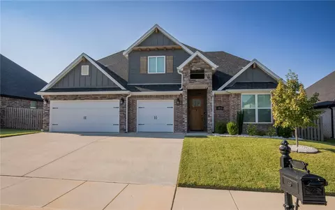 1431 Ocean Dr, Centerton, AR 72719
