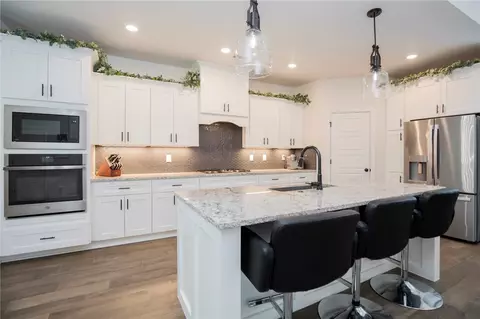 Kitchen - 1431 Ocean Dr, Centerton, AR 72719 photo 2 of 4