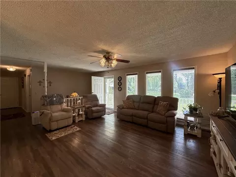 1812 Shellie Ln, Harrison, AR 72601 photo 2