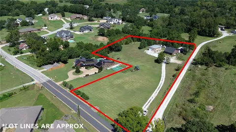 5012 Town Vu Rd, Bentonville, AR 72712