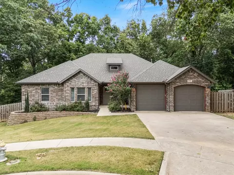 404 Meadows Ct, Pea Ridge, AR 72751